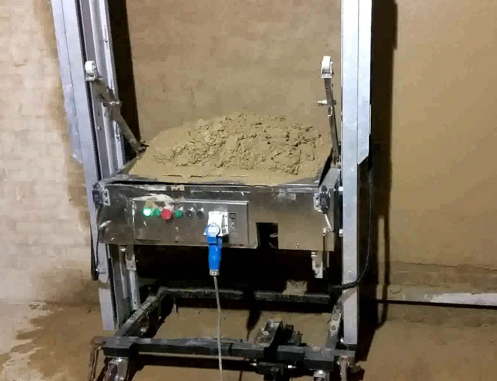 How to clean and maintain wall plastering machine